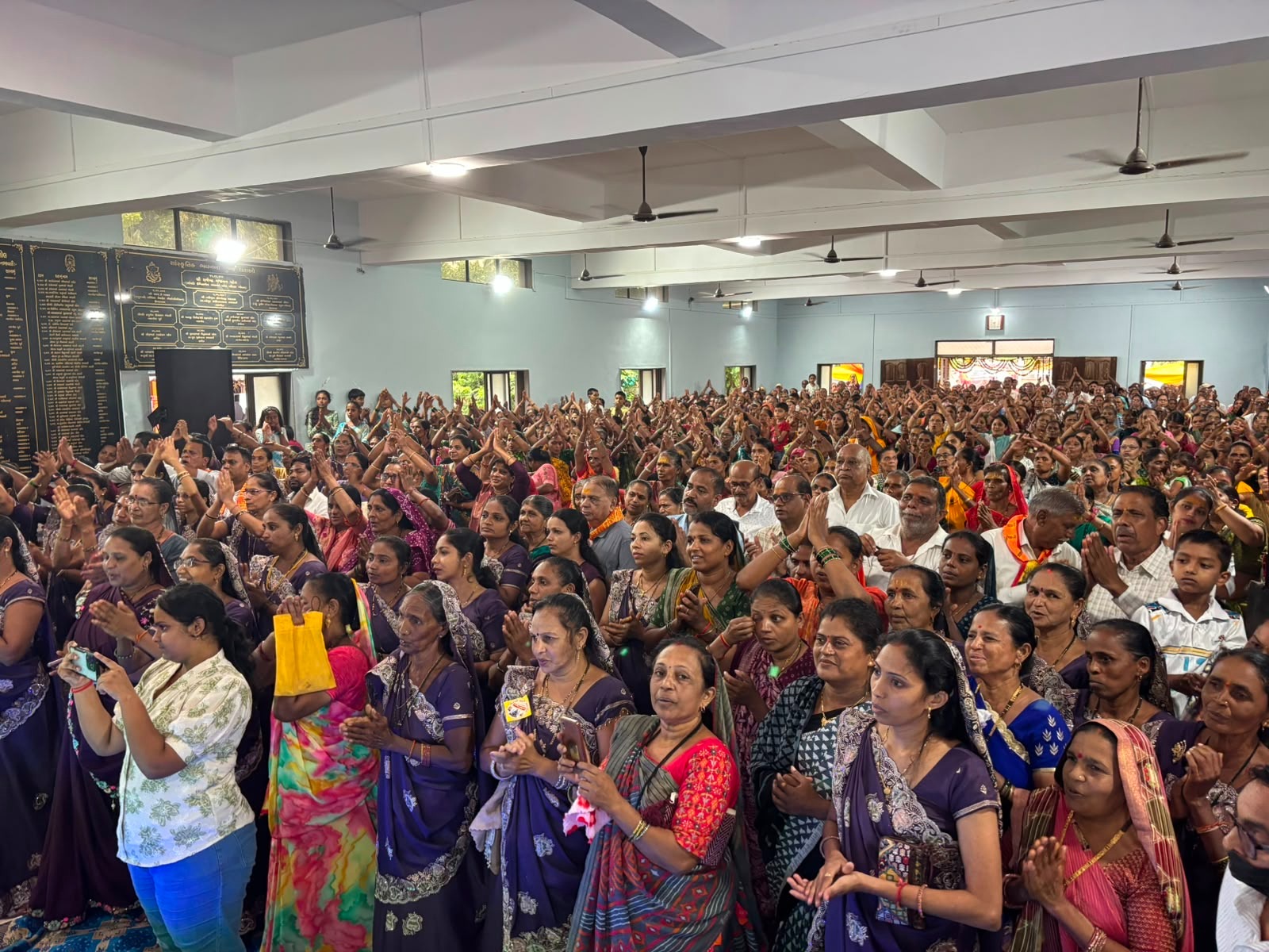 શિવમહાપુરાણ કથામાં મોટી સંખ્યામાં ભાવિક ભક્તો ઉપસ્થિત રહ્યા.