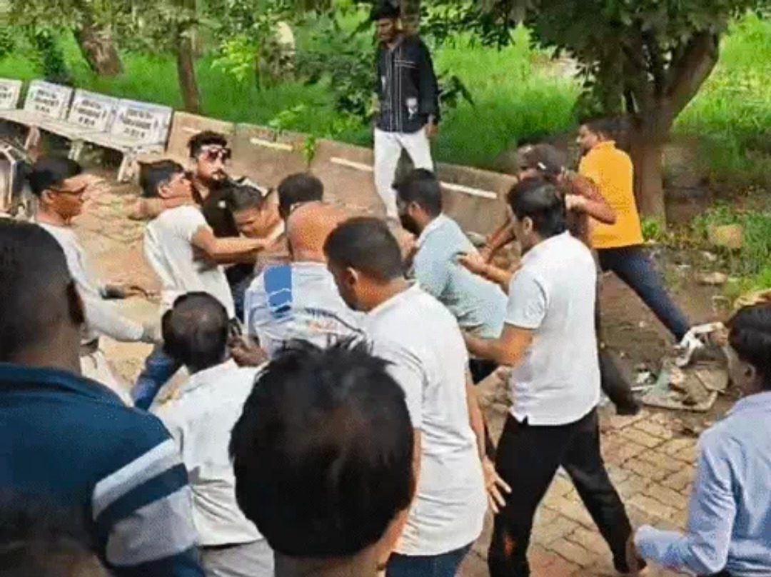 ઘટના સ્થળનું વિશાળ દ્રશ્ય.