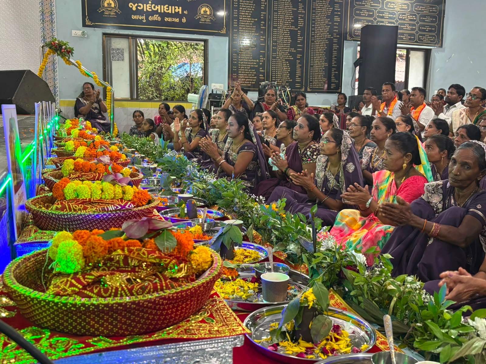 ગણેશ પ્રાગટ્ય ઉત્સવ દરમિયાન ભક્તોએ શ્રદ્ધાપૂર્વક પૂજન-અર્ચન અને ભજનમાં ભાગ લીધો.